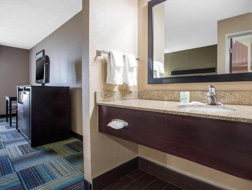 Quality Inn & Suites Arnold - St Louis Exterior photo